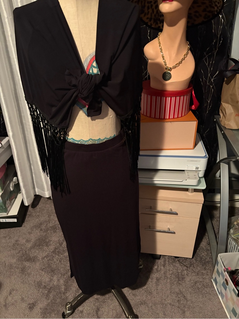 Tahari - Classic Straight Fit. New .. u need this!!   Medium